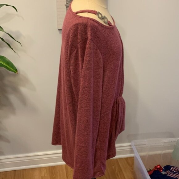 Lily Morgan Knit Front Twist Silver Accent At Shoulder Sweater - Picture 4 of 6